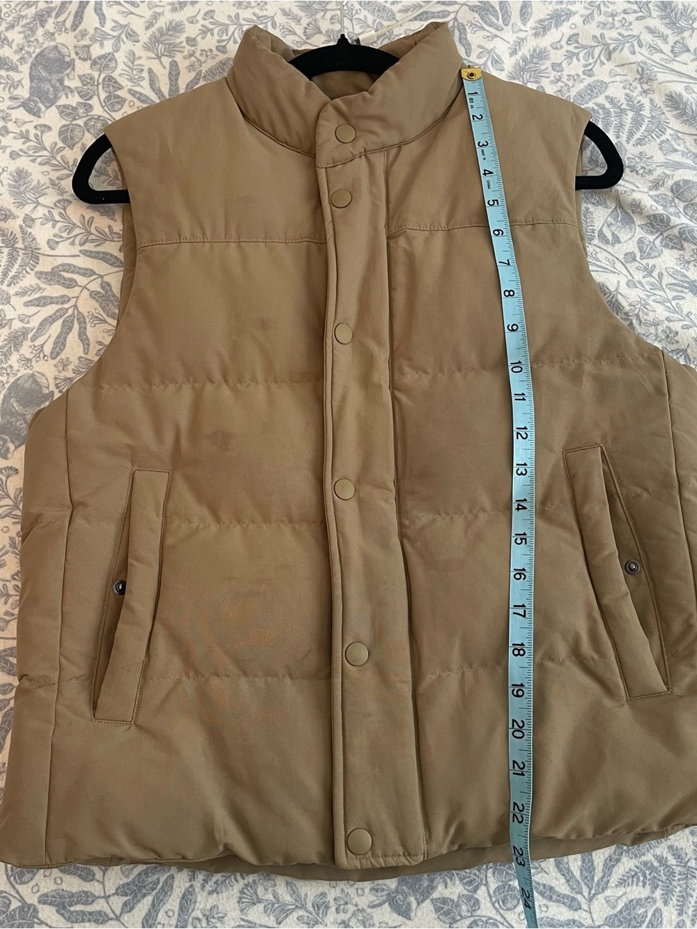 Uniqlo Beige Khaki Minimalist Puffer Vest Fits XS-M - Picture 9 of 13